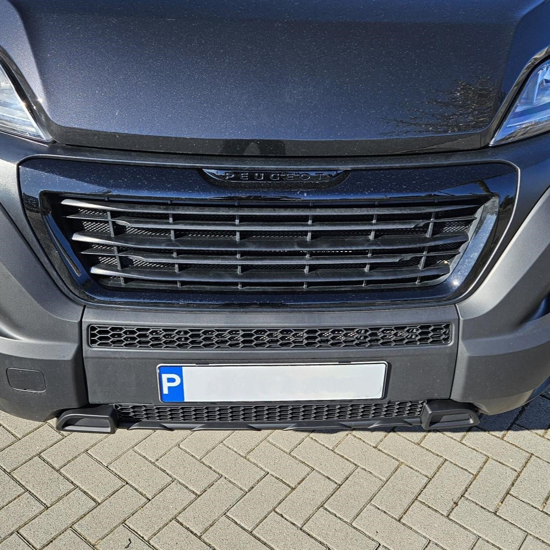 For Vauxhall Movano Bumper Honeycomb Grille - Matte Black, No Parking Sensors