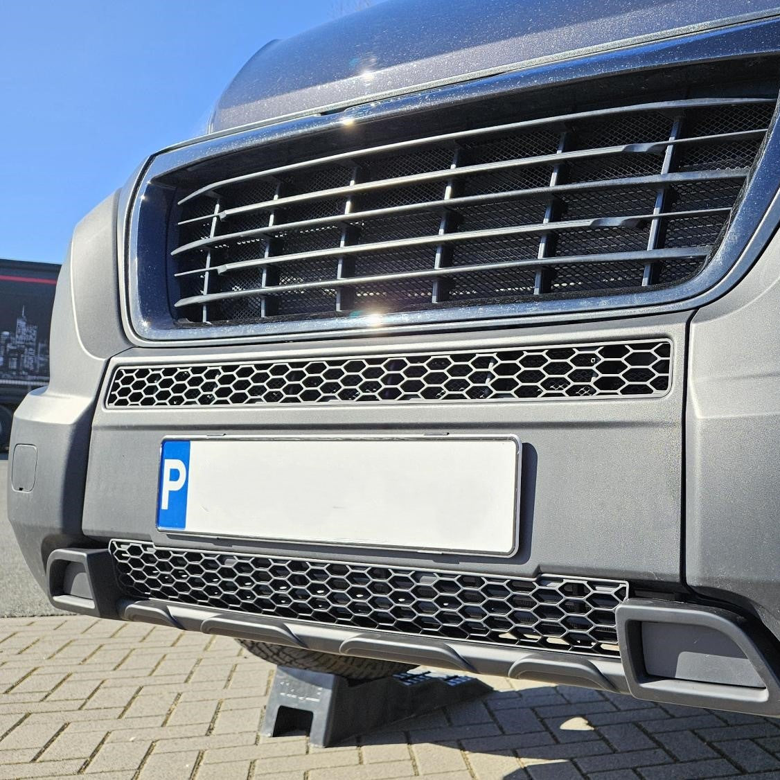 For Vauxhall Movano Bumper Honeycomb Grille - Matte Black, No Parking Sensors