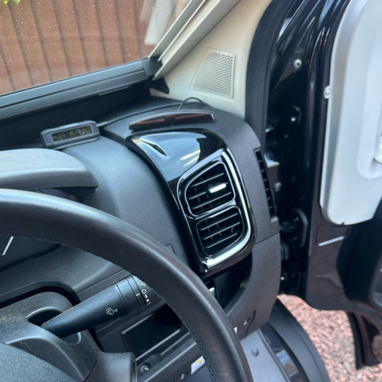 Airson Seata Sgeadachaidh Fionnaidh-adhair Vauxhall Movano – Ùrachadh Deas-bhòrd Dubh Gleansach airson Modalan Ùra