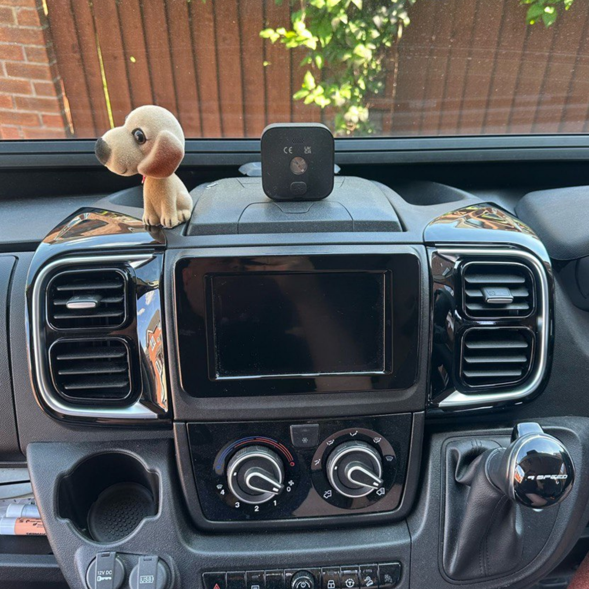 Airson Seata Sgeadachaidh Fionnaidh-adhair Vauxhall Movano – Ùrachadh Deas-bhòrd Dubh Gleansach airson Modalan Ùra