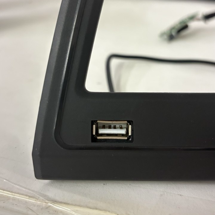 Airson VW T6.1 Trims Adhair le neach-gleidhidh cupa + USB - TAOBH CLÌ