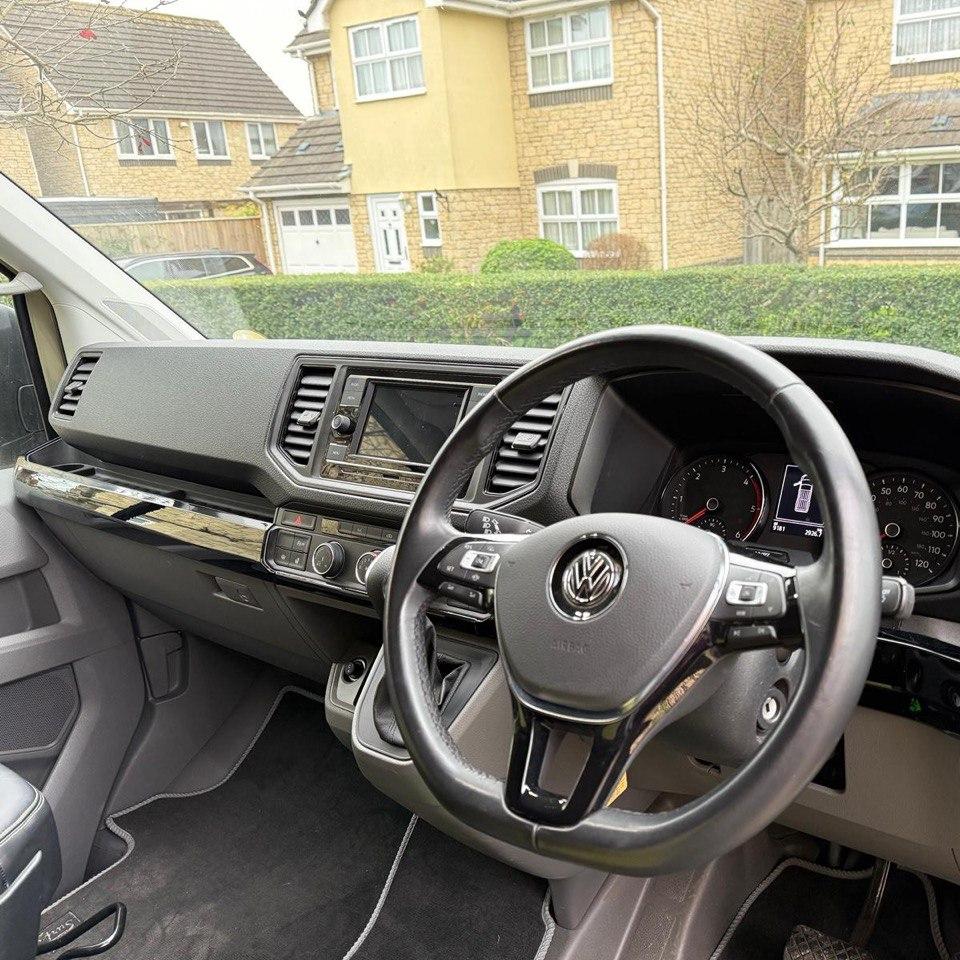 For MAN TGE RHD Lower Dash Styling Trims - Gloss Black (Set of 6) | Van-X