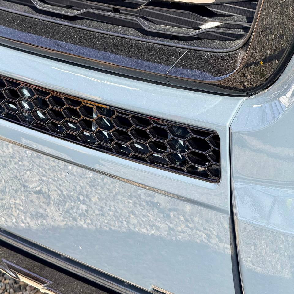 For Vauxhall Movano Bumper Honeycomb - Gloss Black, No Parking Sensors Replacement