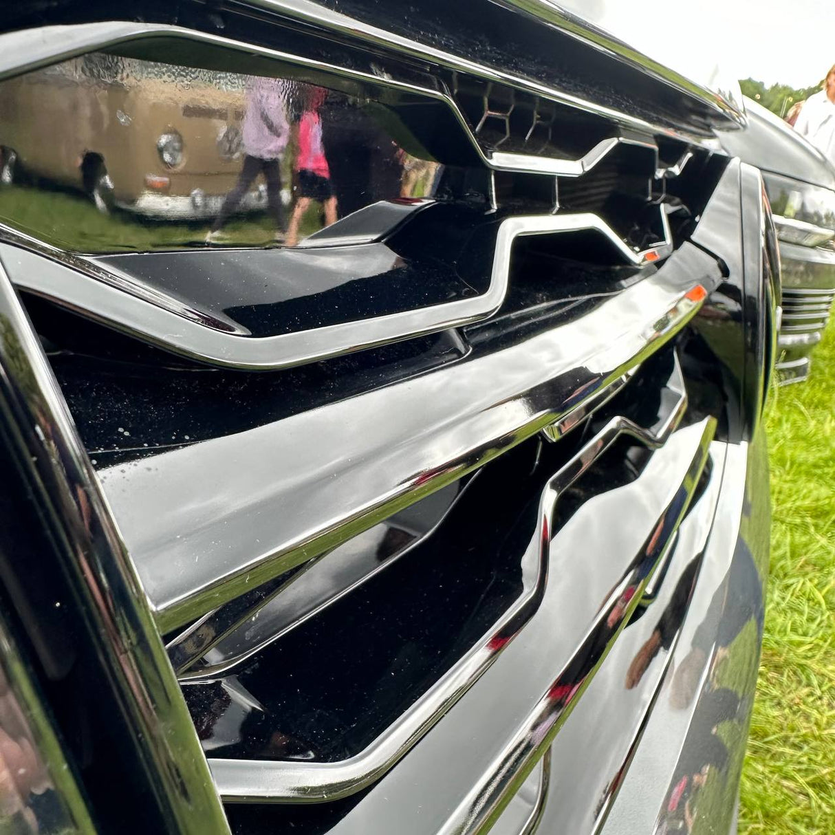 For VW T6 Front R-Line Badgeless Grille - Gloss Black