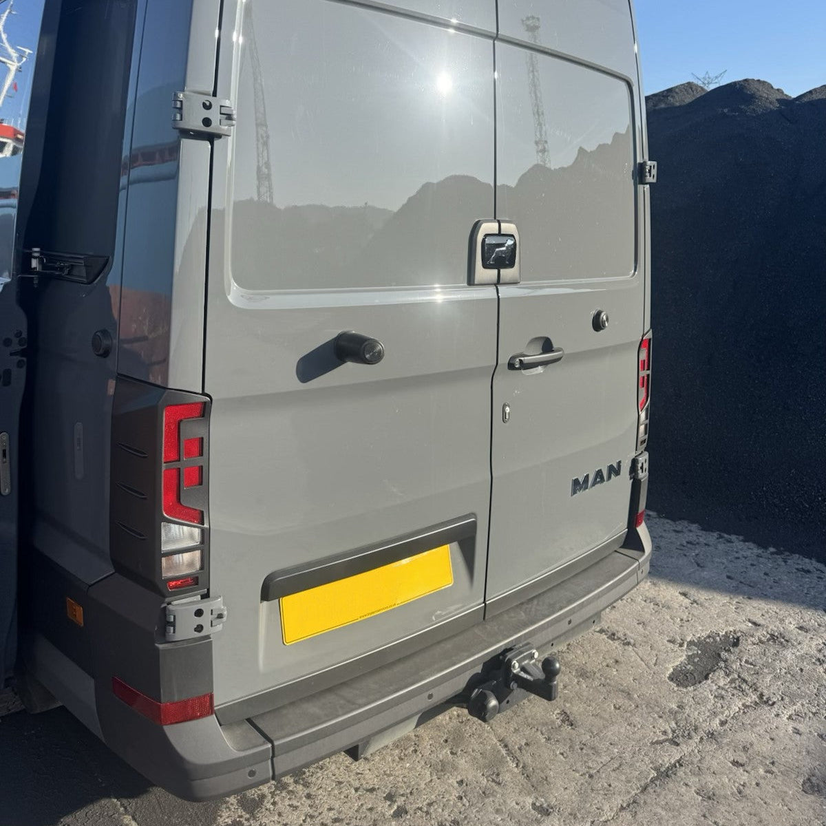 Airson Luchd-dìon Solais Cùil MAN TGE - Dìon Hammerite Dubh Matte as Fheàrr (2018+)