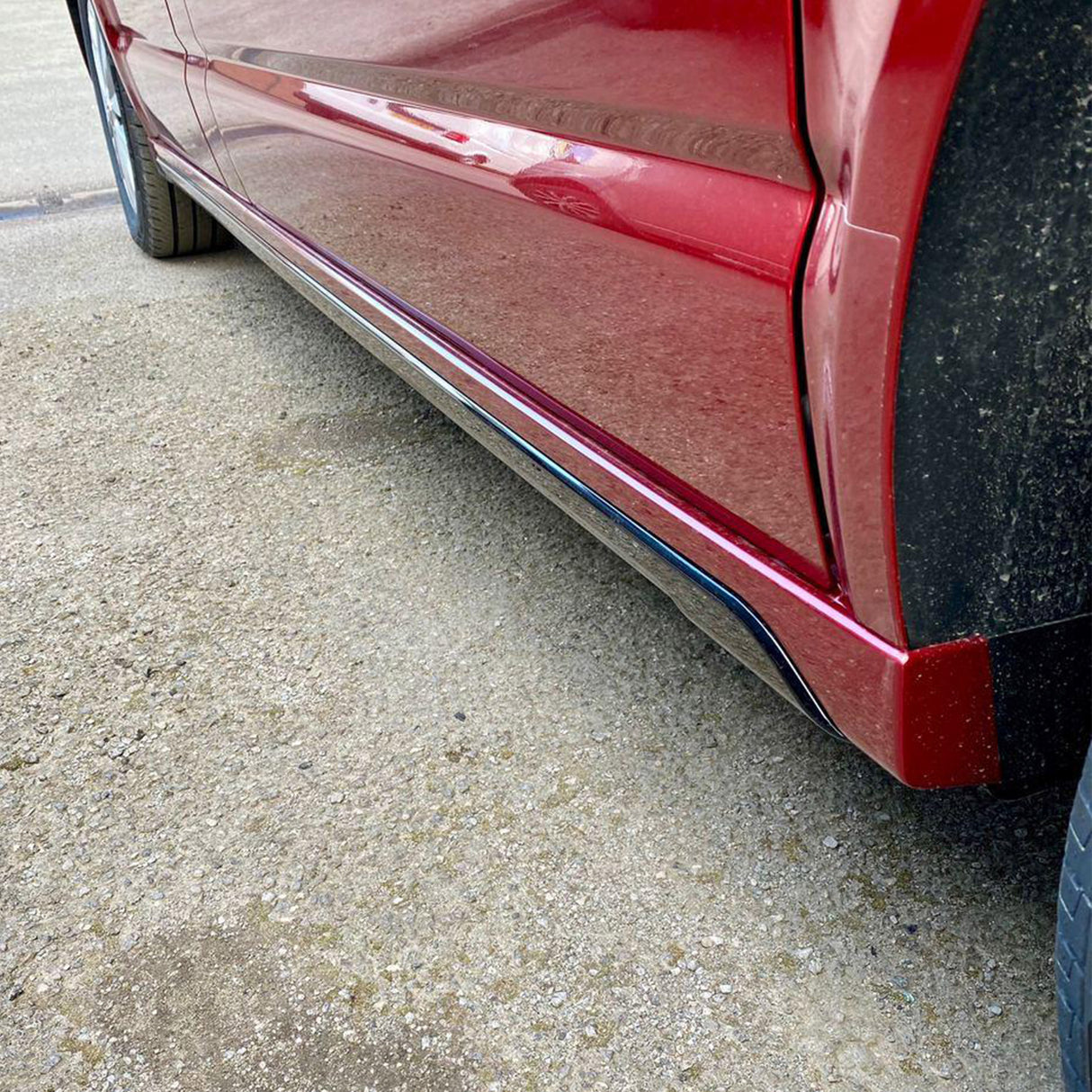 For VW T5, T5.1 LWB Side Skirts Deep Black Plastic Painted and Ready to Fit (B-Grade)