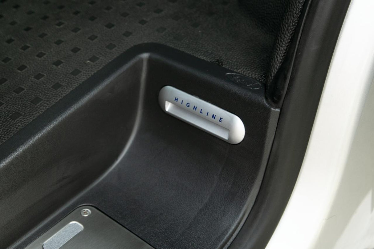 VW T6 Campervan Transporter Full Steps Inc Highline Inserts Suaicheantas LED Styling OEM Direct Replacement Parts And Accessories