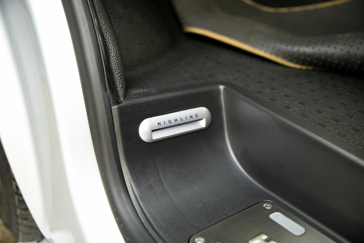 VW T6 Campervan Transporter Full Steps Inc Highline Inserts Suaicheantas LED Styling OEM Direct Replacement Parts And Accessories