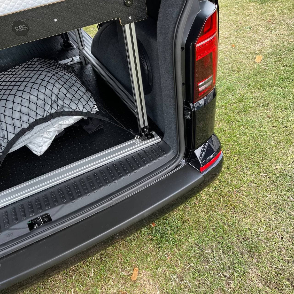 For VW T5, T5.1 V3 Tailgate Threshold Cover + Side Step