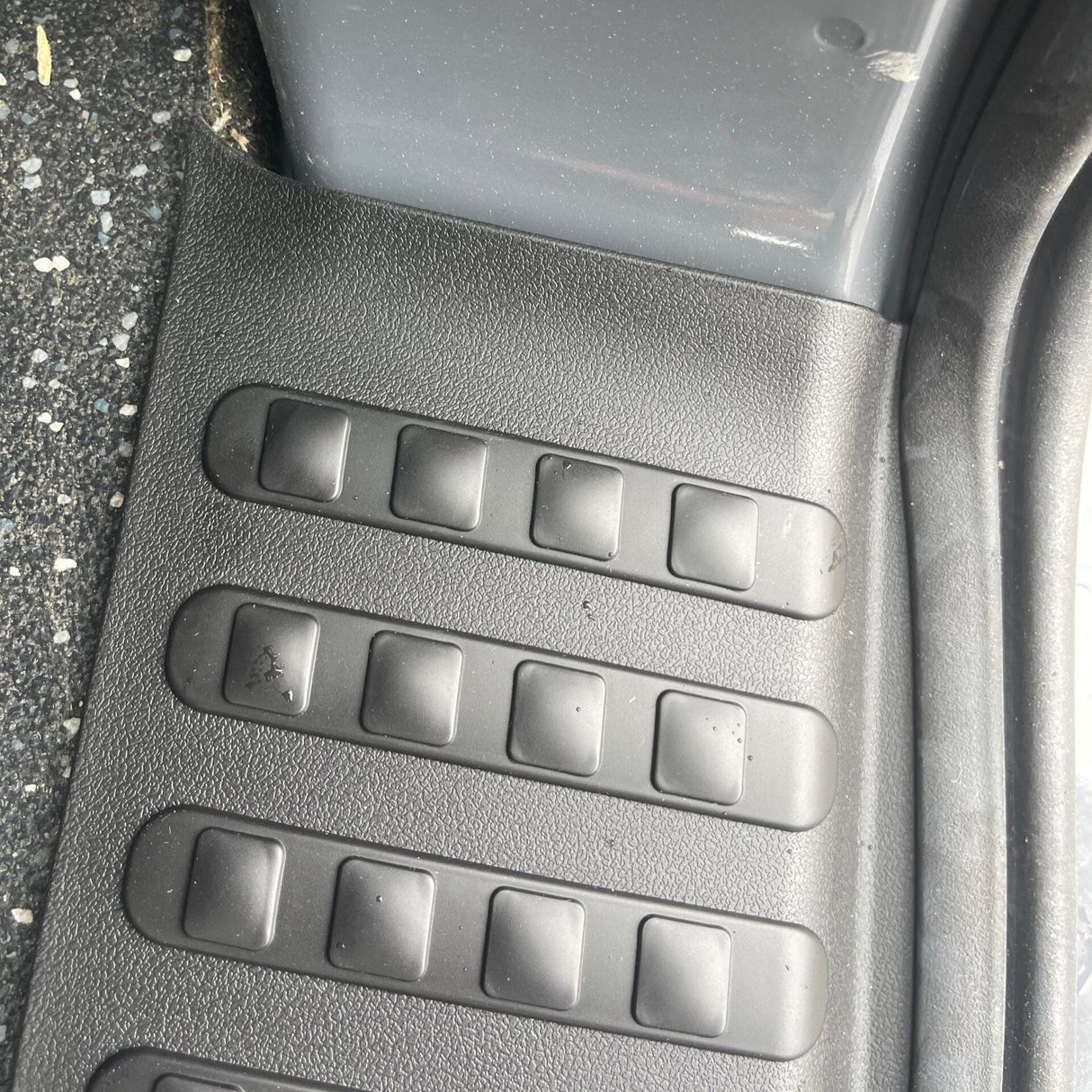 For VW T6.1 V3 Barndoor Rear Threshold Cover Camper Conversion Parts Including Screws and Caps