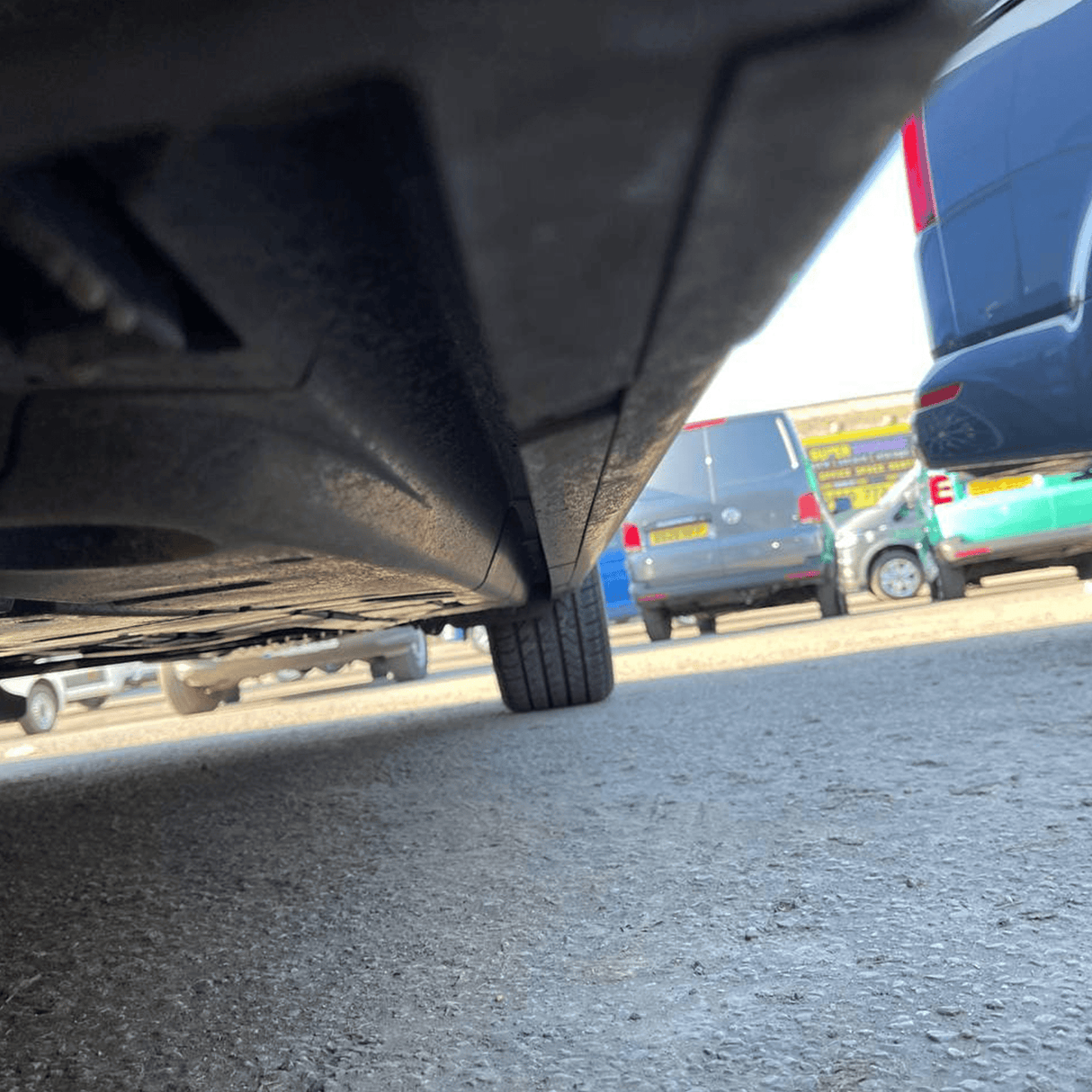 VW T6.1 Transporter bonn cuibhle ghoirid SWB Sgiortaichean Taobh ABS air am peantadh ann an geal Candy Deiseil airson a bhith iomchaidh, as ùire ann an stoidhle