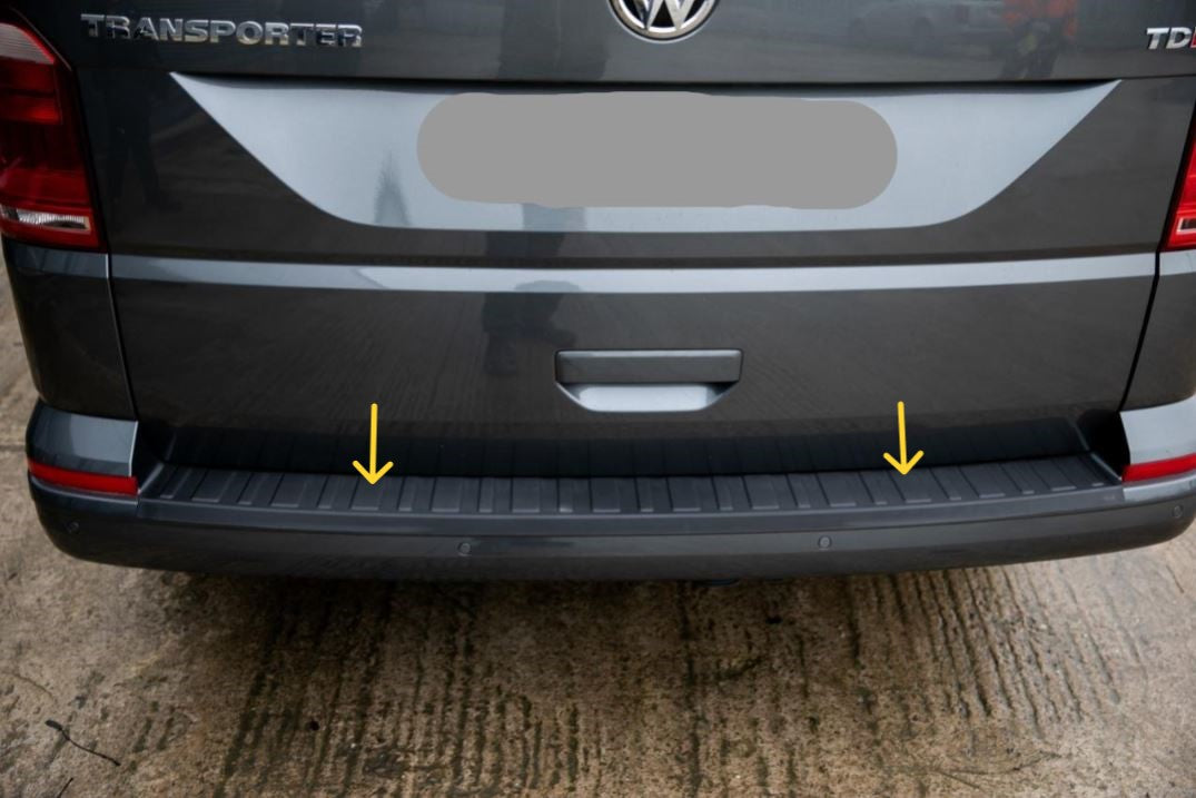 VW T6 Transporter Multivan Tailgate Rear Bumper Protector Plastaig Dubh (ìre B)