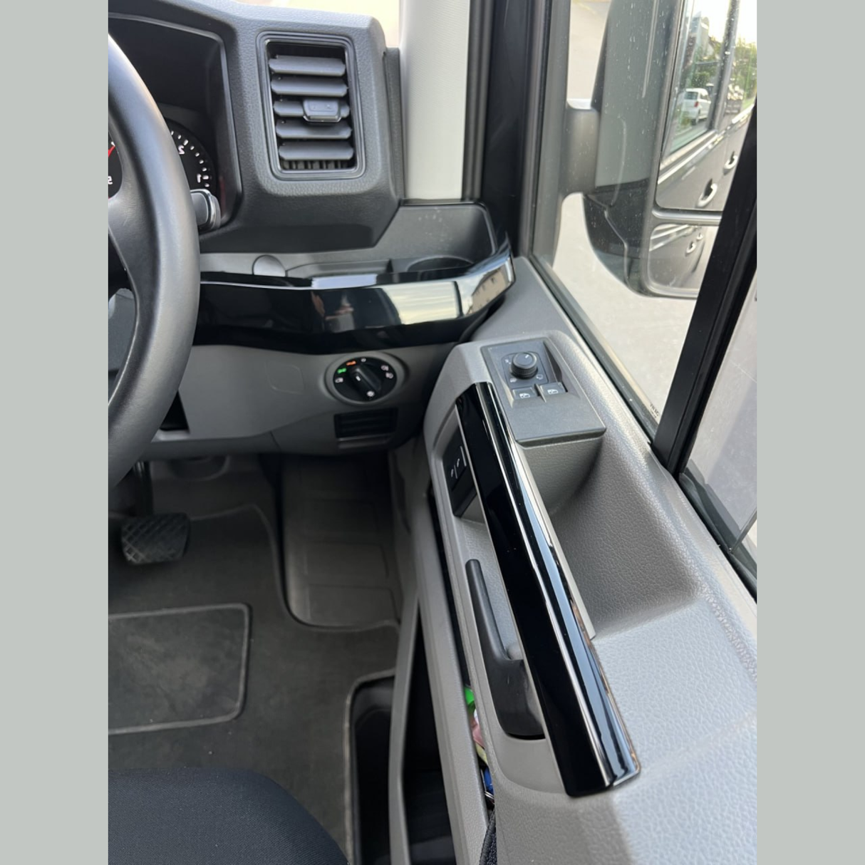 Airson sgeadachadh stoidhleachaidh deas-bhòrd ìosal VW Crafter RHD cruth ùr - dubh gleansach (seata de 6) | Van-X