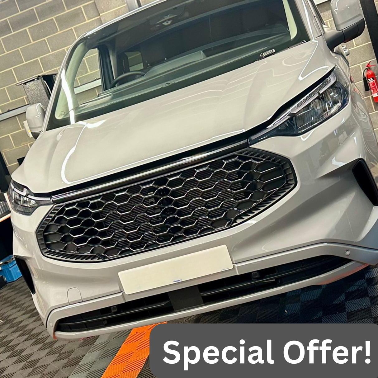 Airson Ford Transit Custom 2024+ Grile Aghaidh – Dubh Gleansach | Ùrachadh Stoidhleil is Seasmhach