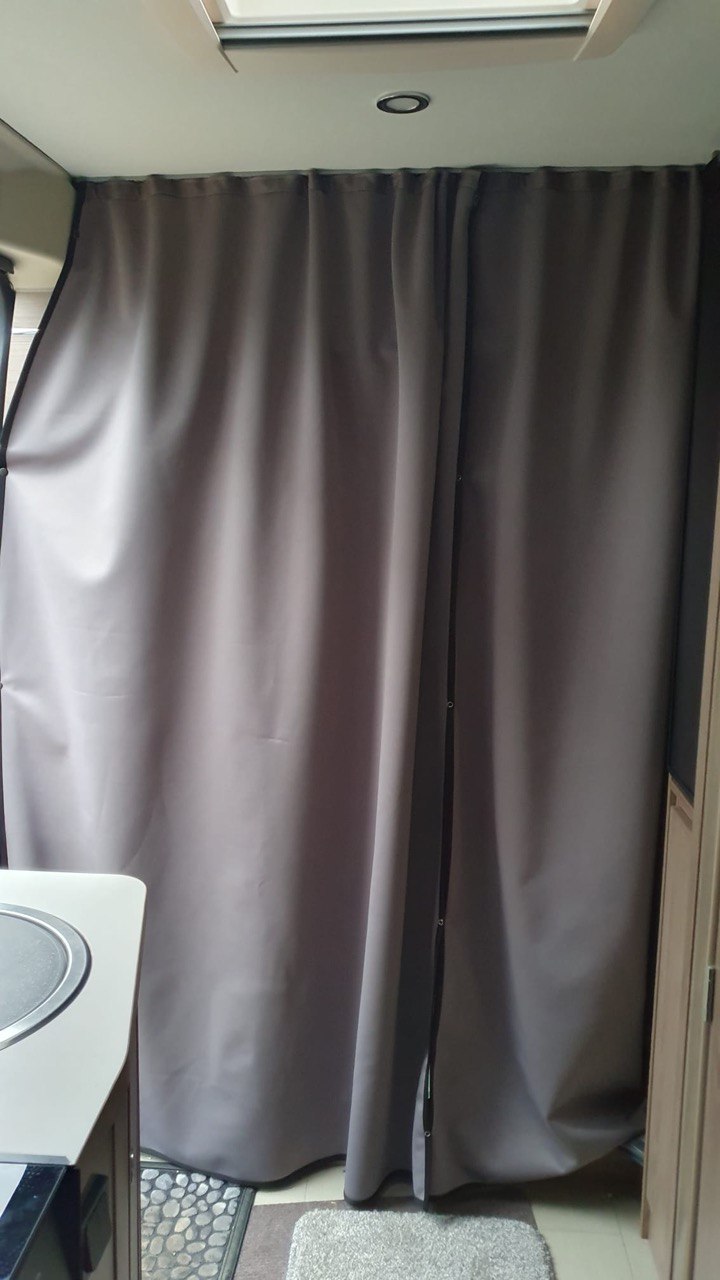 MAN TGE / New Crafter Campervan & Motorhome Maxi-Cab Divider Curtain with Rail – Premium Privacy