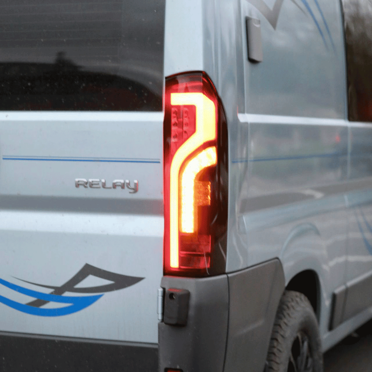 Buidheann solais cùil làn LED Peugeot Boxer, Tailight, Aonad Solais Cùil, Ath-sholarachadh air a smocadh, Van-X, ÙR