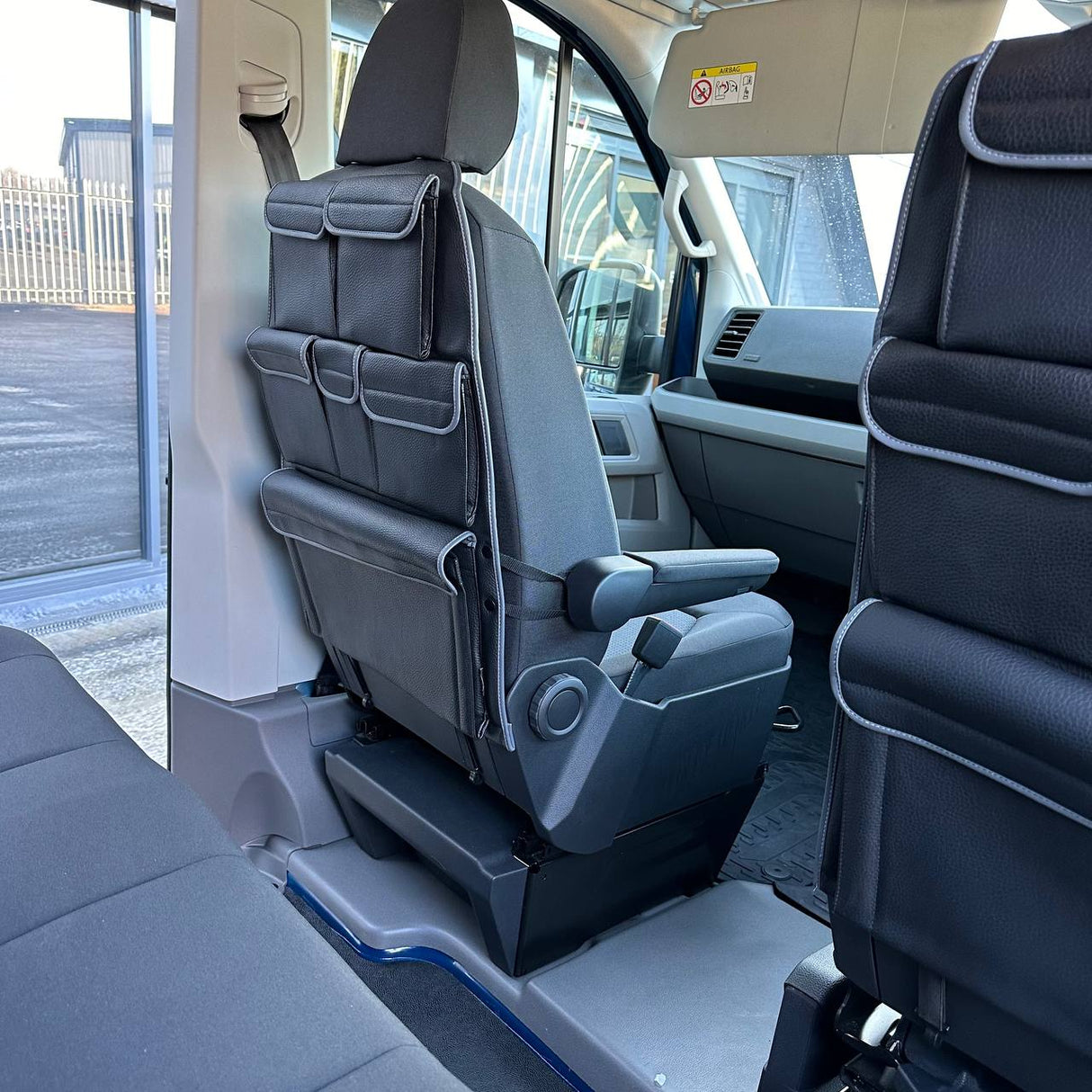 VW T4 Transporter Campervan Singilte / Caiptean Seat Leatherette Back Seat Eagraiche Stòradh