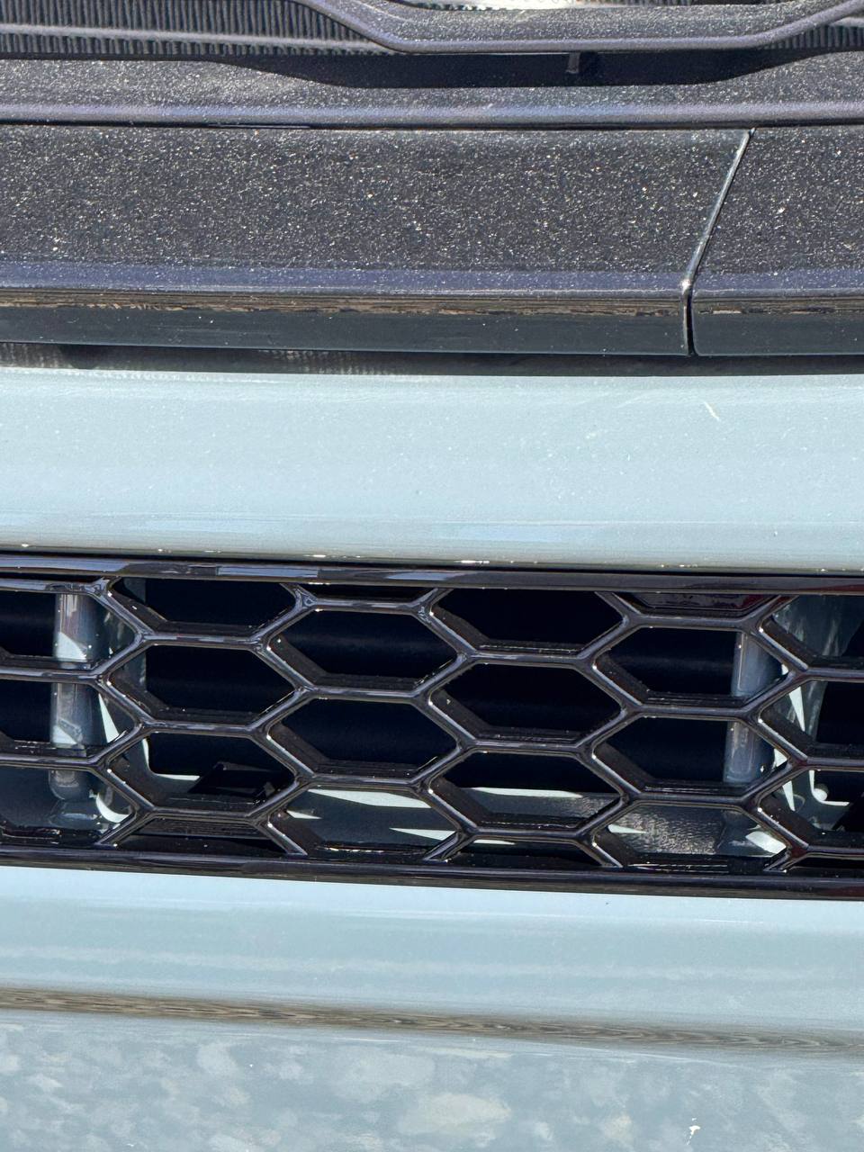 For Vauxhall Movano Bumper Honeycomb - Gloss Black, No Parking Sensors Replacement
