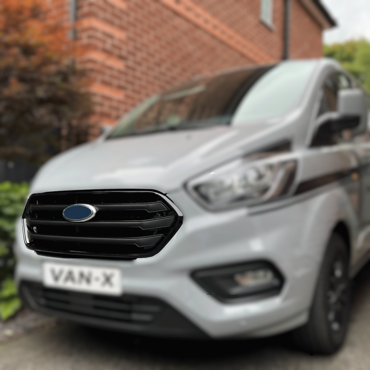 For Ford Transit Custom Front Grille – OEM Style, New Shape, Gloss Black Base – Pre-Painted & Easy to Install