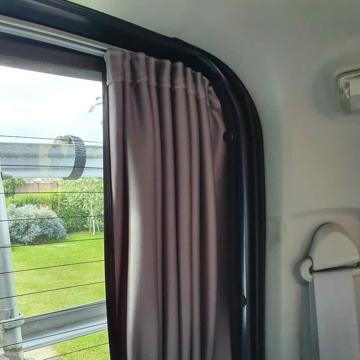 Mazda Bongo Tailgate Curtain Blind – Premium-Line for Ultimate Privacy and Comfort