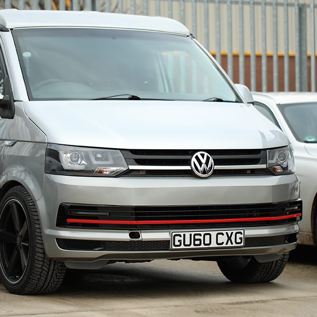 VW T5.1 Transporter ÙR Front Bumper T5-X Ùrachadh stoidhle aghaidh (B-Ìre) Air a pheantadh agus deiseil airson a dhol a-steach do 3 roghainnean dath