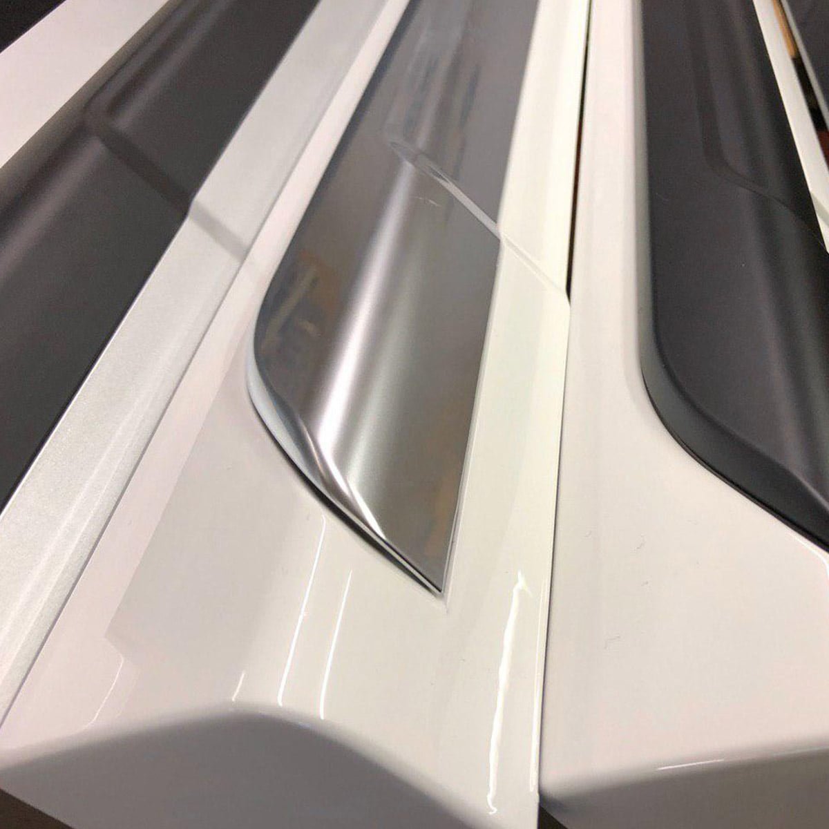 VW T5, T5.1 SWB Side Skirts Reflex Silver Plastic Painted and Ready to –  Van-X