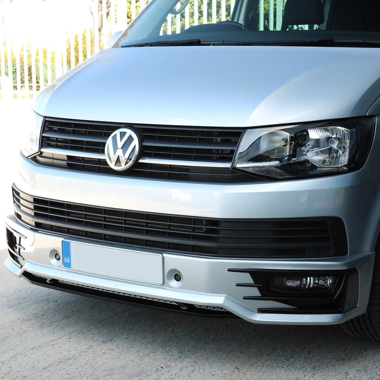 Spoiler Sportline Front Transporter VW T5.1 + Styling Splitter T5-X (Ìre B) Air a pheantadh agus deiseil airson a dhol a-steach do 3 roghainnean dath