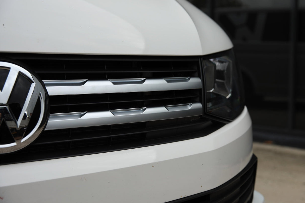 Trims grill aghaidh VW Transporter T6 R-Line - Chrome matte air a pheantadh agus deiseil airson a bhith iomchaidh