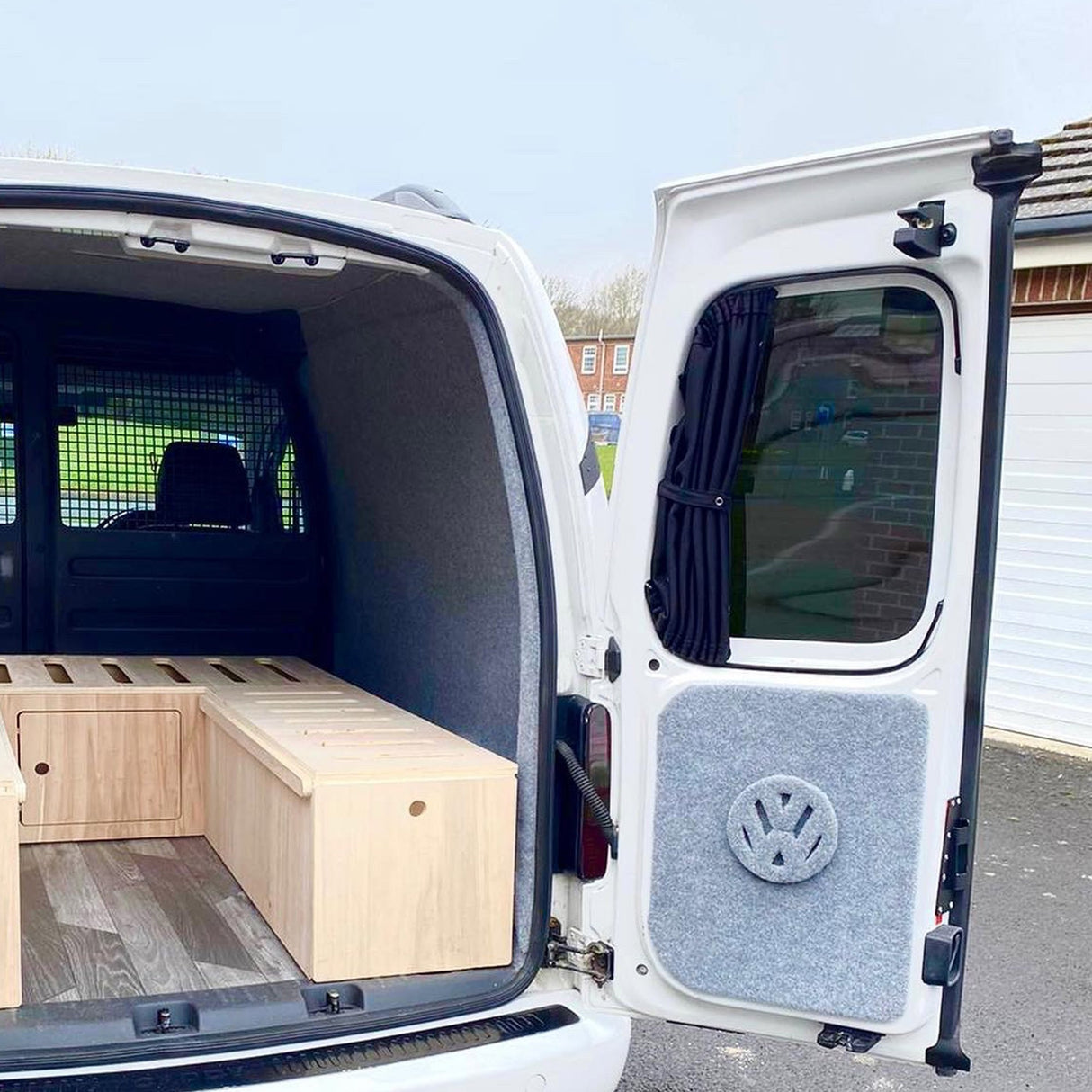 VW Caddy Premium 1 x Cùirtearan uinneig Barndoor Van-X