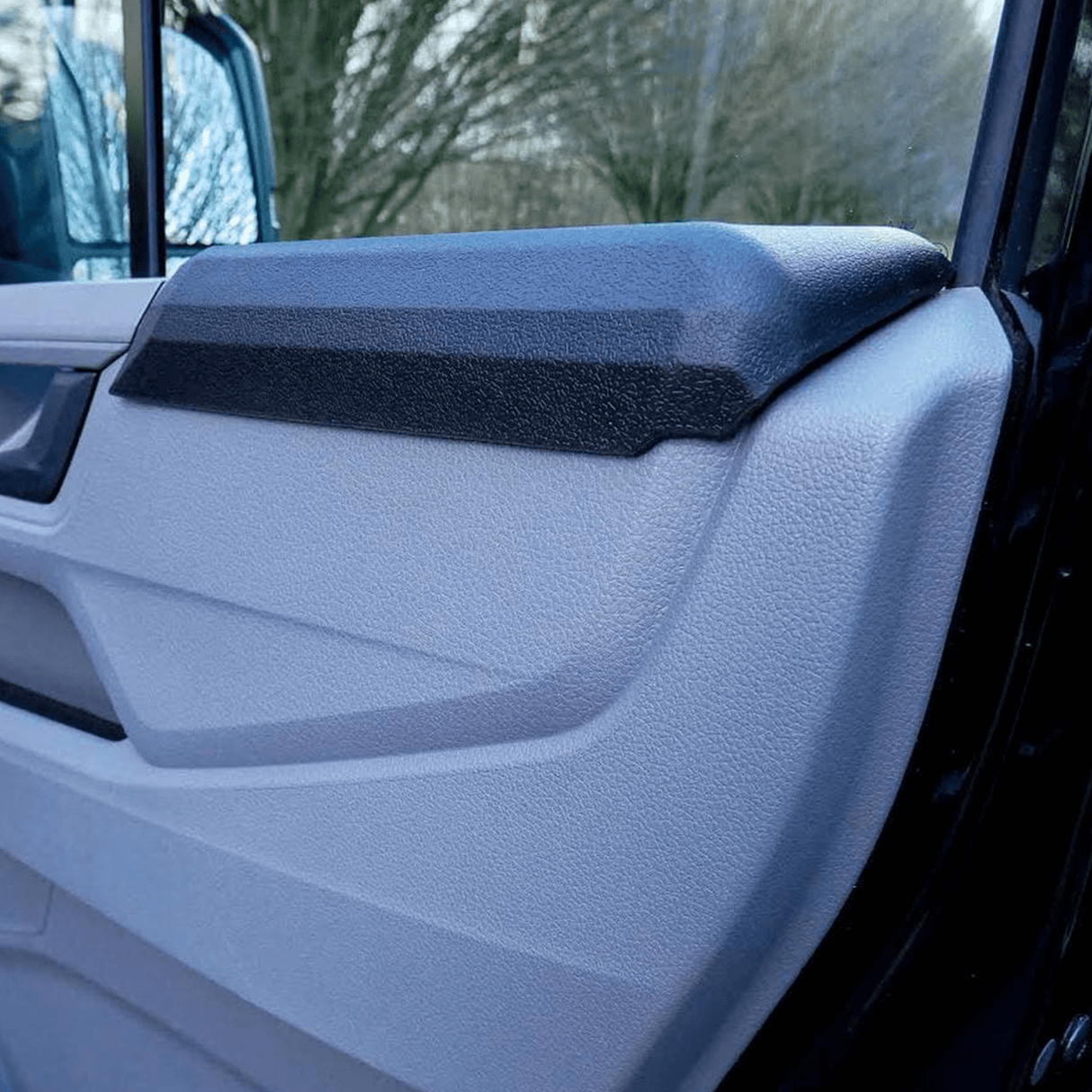 Cairt dorais còmhdhail cruth ùr VW Crafter Arm Rest PU Foam campervan tiodhlac air leth, toradh as ùire