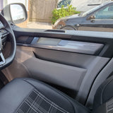 VW Transporter T6 Styling Dash Lower Trims Gun Metal Grey air a pheantadh agus deiseil airson uidheamachadh