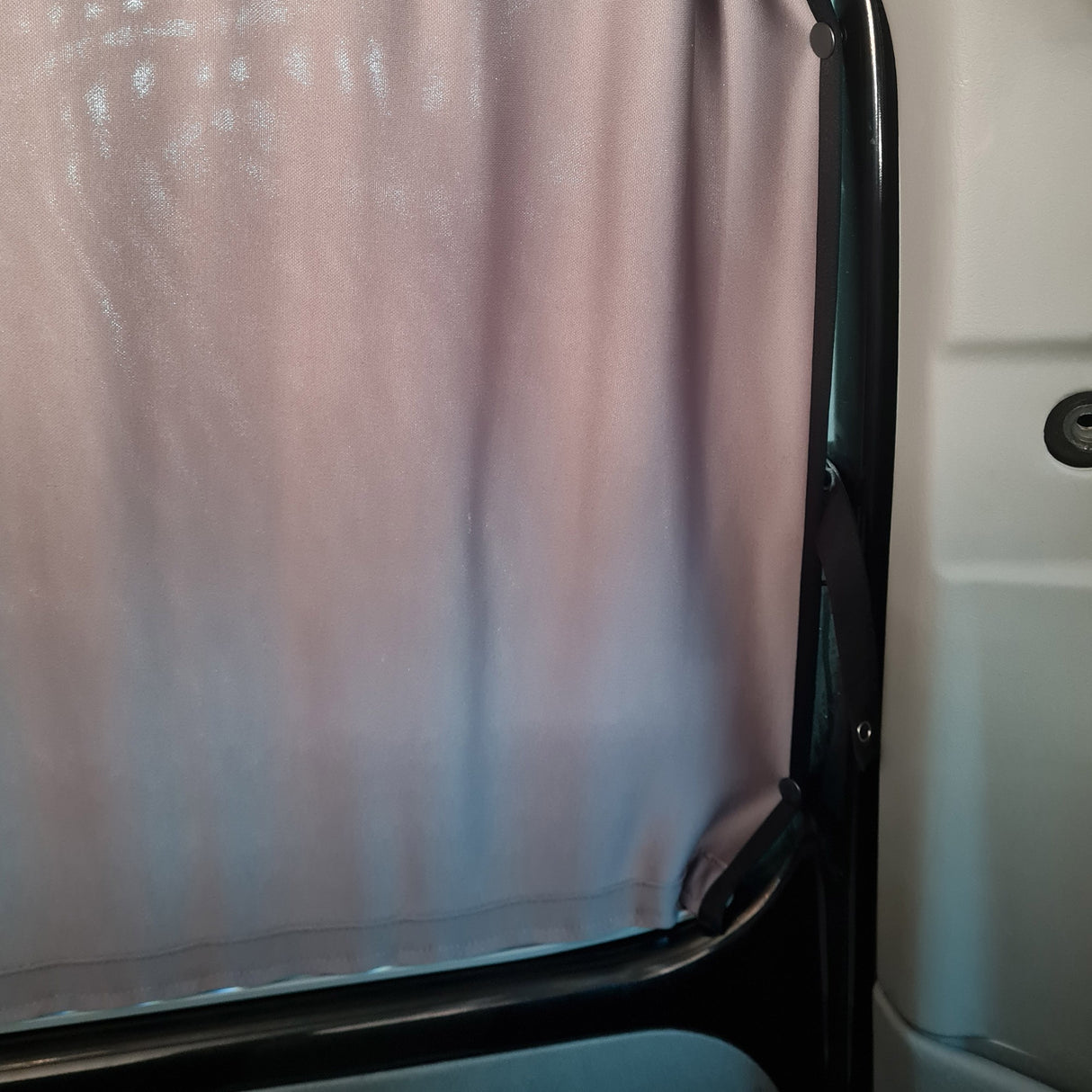 Mazda Bongo Tailgate Curtain Blind – Premium-Line for Ultimate Privacy and Comfort