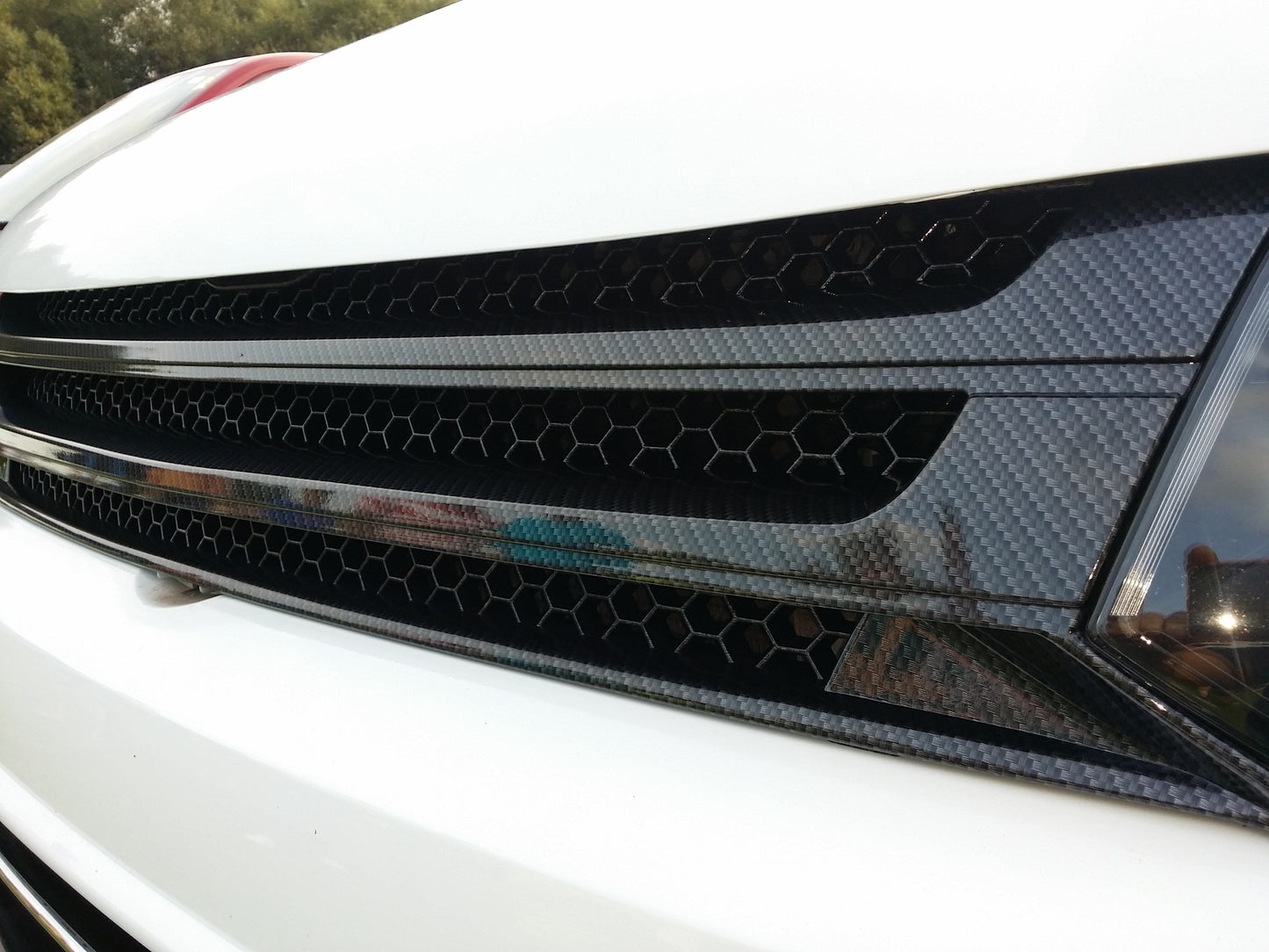 DARK CARBON Badgeless Grille for Volkswagen T5.1 *CLEARANCE* [B Grade] -7203