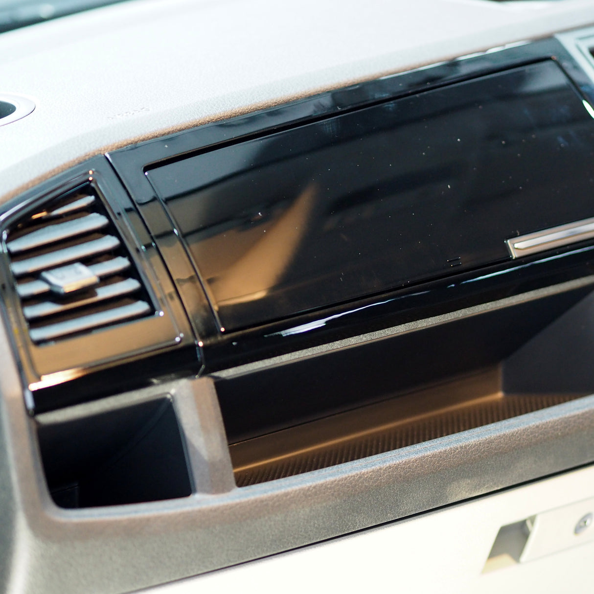 Comfort Dash Conversion VW T6 Transporter Glove box + Air Vents-20908