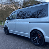 VW T6 Transporter SWB Sgiortaichean taobh Reflex Silver Plastic air am peantadh agus deiseil airson a bhith iomchaidh