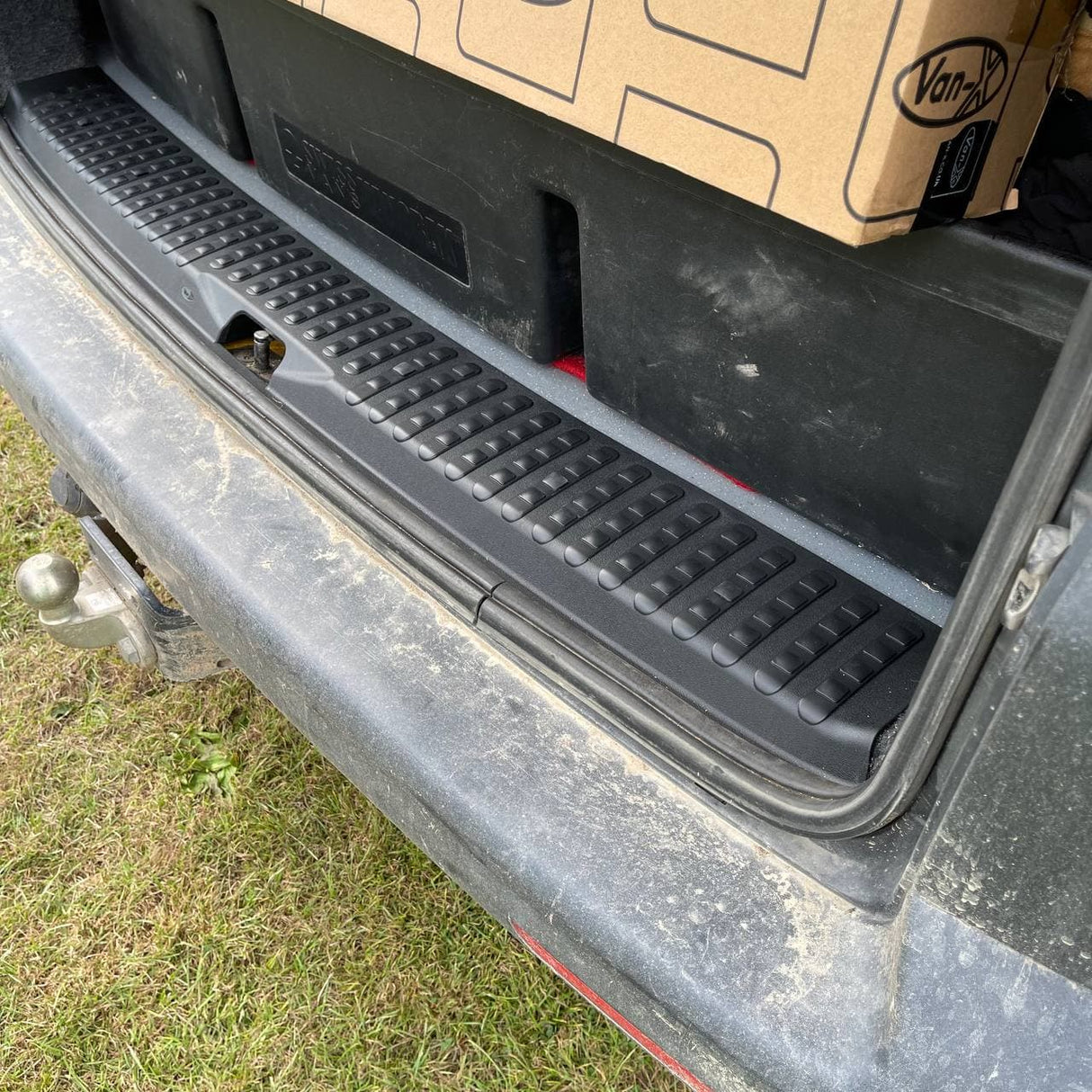 VW T6 V3 Tailgate Threshold Cover + Side Step