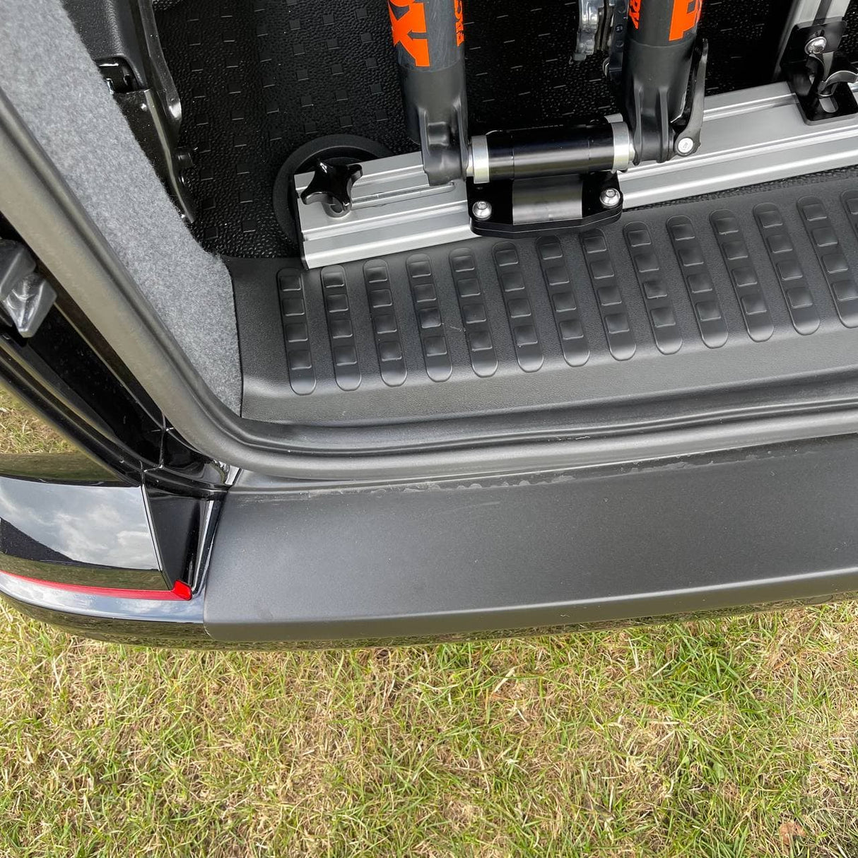 VW T6 V3 Tailgate Threshold Cover + Side Step