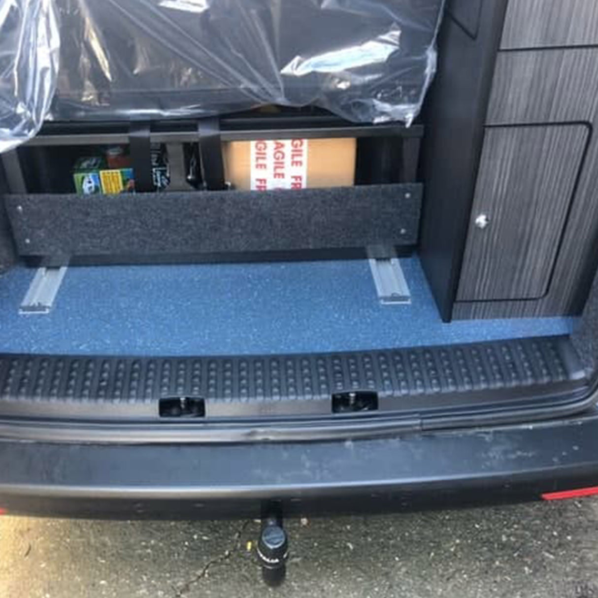 VW T6.1 V3 Còmhdach stairsnich Barndoor + Ceum taobh