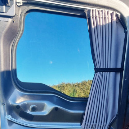 Citroen Dispatch Premium 4 x Side Window, 1 x Barndoor Curtain Van-X