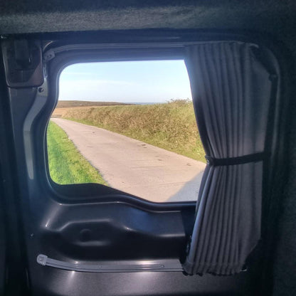 Citroen Dispatch Premium 4 x Side Window, 1 x Barndoor Curtain Van-X
