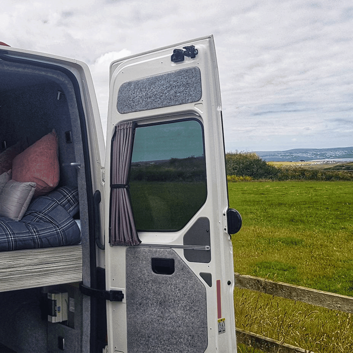 MAN TGE / New Crafter Premium 1 x Cùirtearan uinneig Barndoor Tionndadh Campervan Blackout Van-X