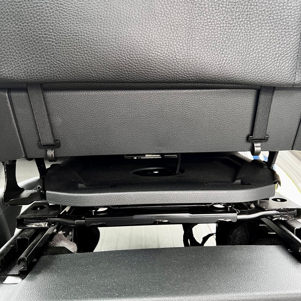 VW California Ocean, Coast, Beach Campervan Single / Seat Caiptean Eagraiche Seat Cùil Leatherette