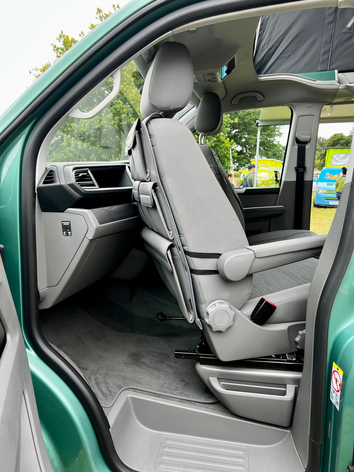 VW California Ocean, Coast, Beach Campervan Single / Seat Caiptean Eagraiche Seat Cùil Leatherette