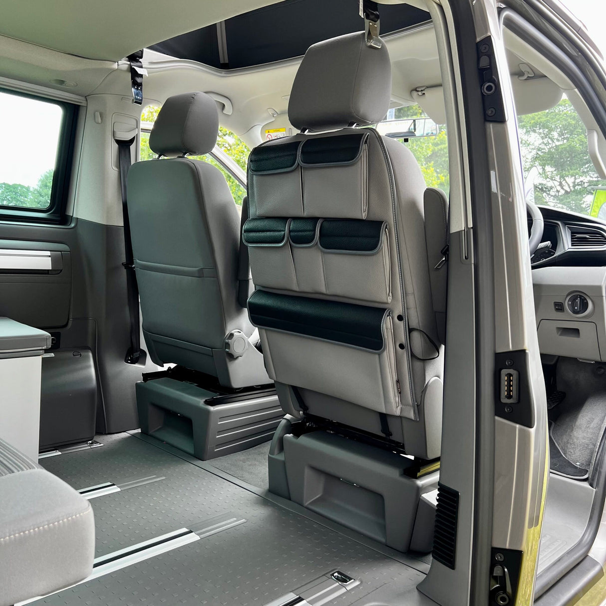 VW California Ocean, Coast, Beach Campervan Single / Seat Caiptean Eagraiche Seat Cùil Leatherette