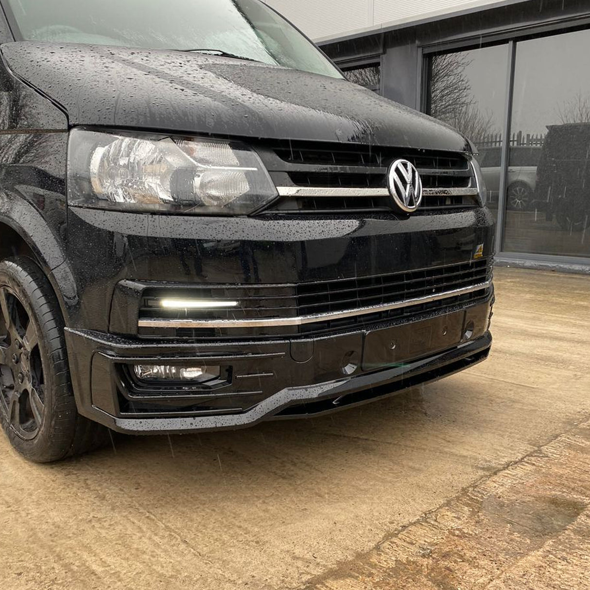 VW T5-X Styling Front End Premium 10-15 Ag ùrachadh làn uidheamachd aghaidh (ìre B) Air a pheantadh agus deiseil airson a dhol a-steach do 3 roghainnean dath