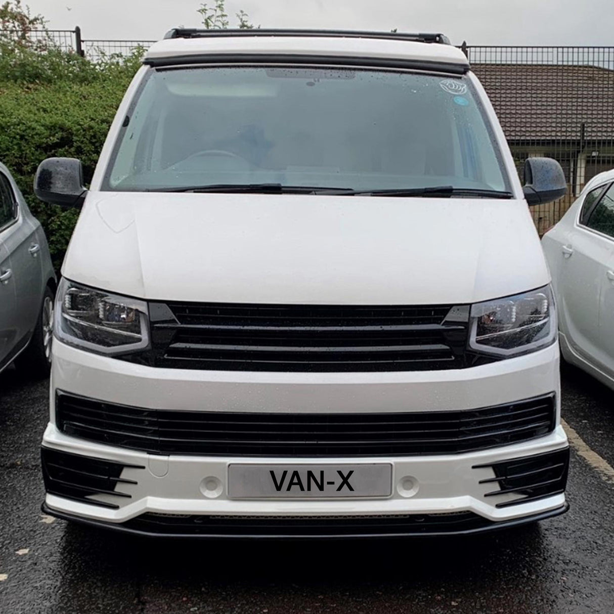 VW T6 Camper Transporter van Front Bumper Spoiler + Splitter (B-Ìre) Air a pheantadh agus deiseil airson a dhol a-steach do 3 roghainnean dath.