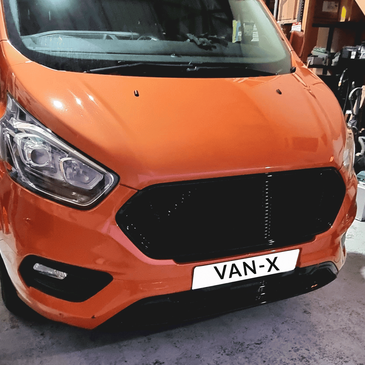 Airson Ford Transit Custom Front Front Gun Grille Gloss Black Styling New Shape Grille a-mhàin air a pheantadh agus deiseil airson uidheamachadh