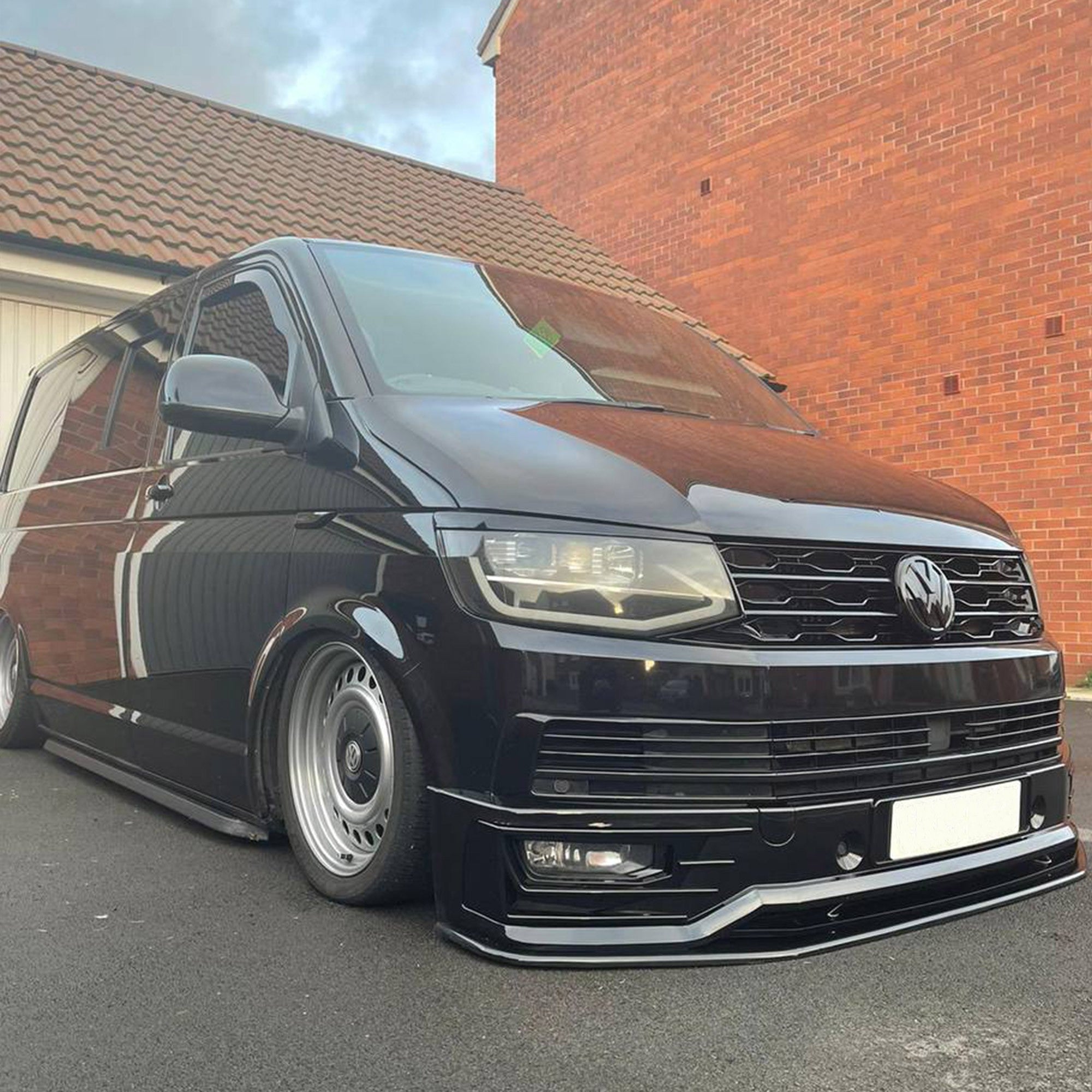 VW T6 Front Grille R-Line (2 in 1) Badged/Badgeless - Gloss Black – Van-X