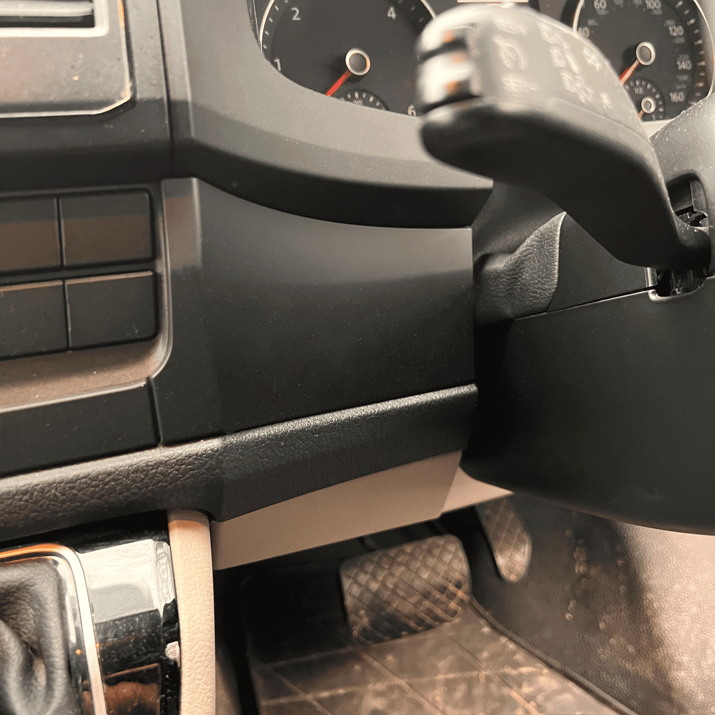 Bidh VW Transporter T6 Styling Dash Lower a’ trimadh comhfhurtachd Dash Matte Black air a pheantadh agus deiseil airson uidheamachadh (seata de 6)